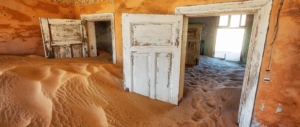 kolmanskop-namibia-trekking-puretreks