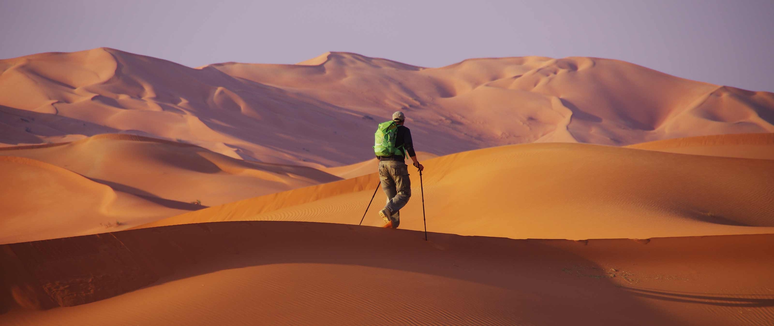 wuestenwanderung-mit-leichtem-gepaeck-puretreks