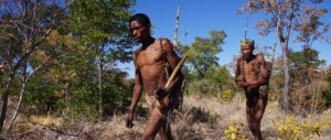 buschman-in-namibia-savanne-puretreks