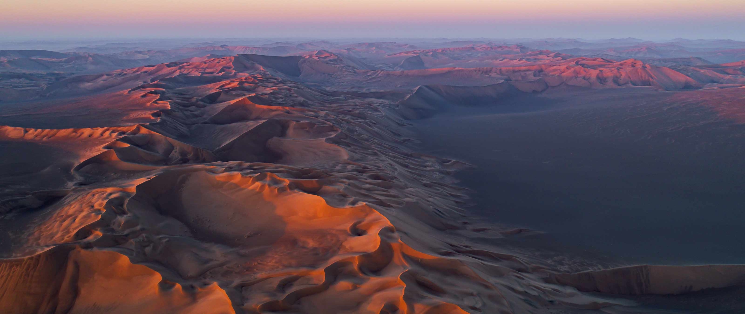 Morgenhimmel über der Wüste Lut