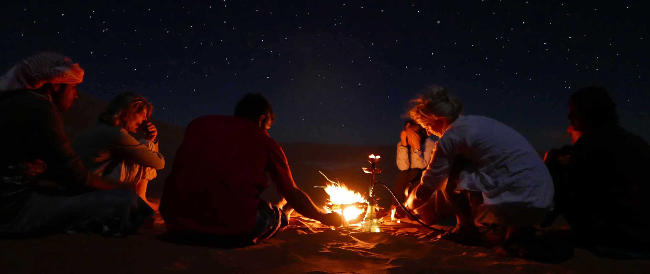 Shisha am Lagerfeuer in der Wüste